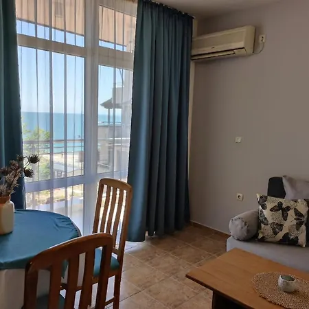 аурелия бей Hotel Ravda