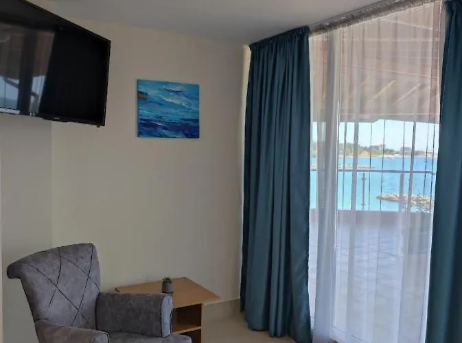 аурелия бей