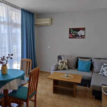 аурелия бей رافدا